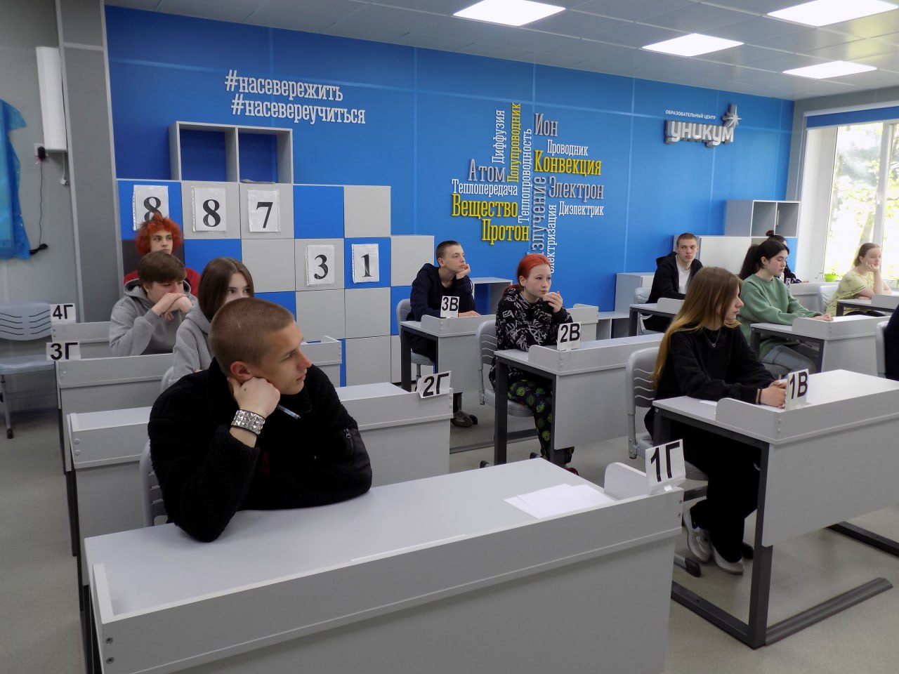 Девятиклассники сдали обязательный экзамен по математике Девятиклассники сдали обязательный экзамен по математике