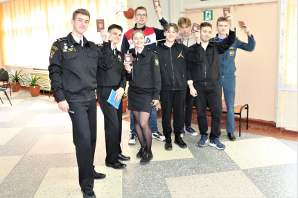 22 июня девятиклассники завершают основной период экзаменами по литературе, физике, информатике и географии